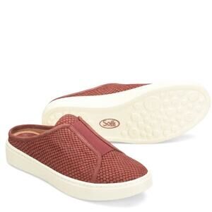 Sofft Women's Beekon leather slip on fashion sneaker 8.5M comfort shoes